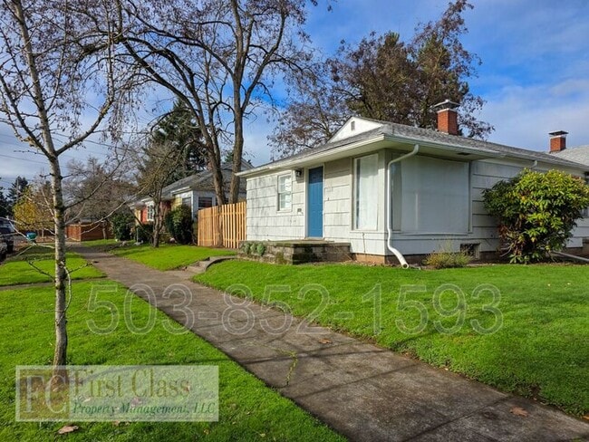 property at 5325 SE Reedway St