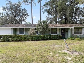 703 NE 6th Pl in Gainesville, FL - Building Photo