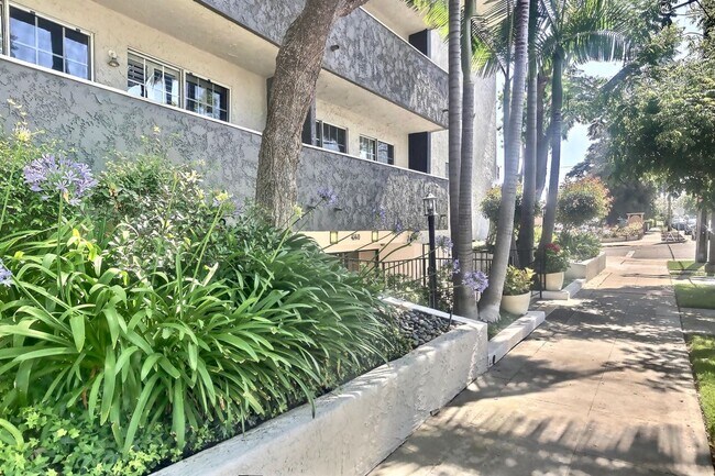 4140 Warner Blvd in Burbank, CA - Building Photo - Building Photo