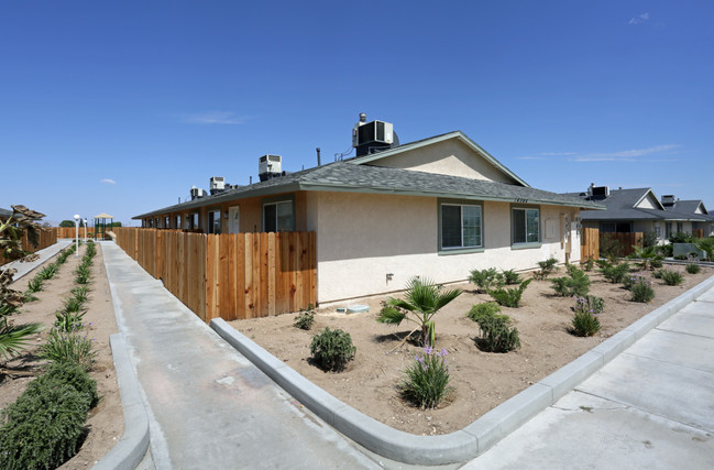 16344 Sultana St in Hesperia, CA - Building Photo - Building Photo