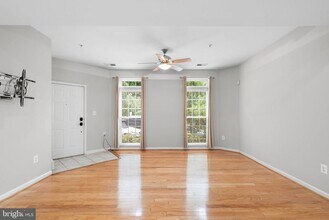 7240 Elkridge Crossing Way in Elkridge, MD - Foto de edificio - Building Photo