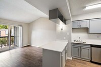 17710 Red Oak Dr, Unit 178 in Houston, TX - Building Photo - Building Photo