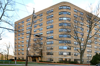 Washington House in New Rochelle, NY - Building Photo - Building Photo