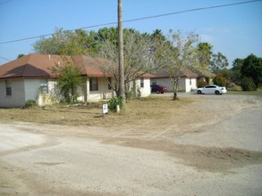 401 Vela Jackson Ave in La Joya, TX - Foto de edificio - Building Photo