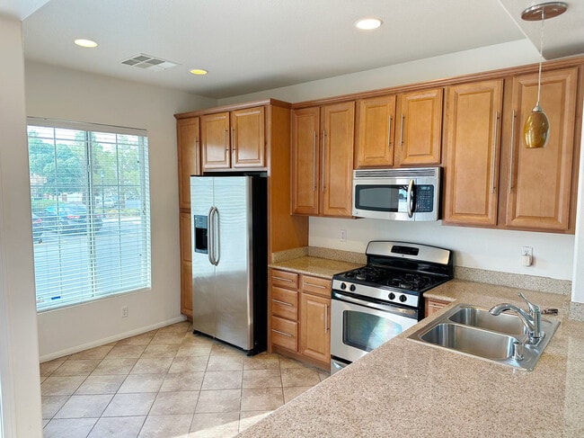 1721 Spanish Sky Ave in Las Vegas, NV - Building Photo - Building Photo