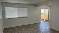 2667 McLeod Dr in Las Vegas, NV - Building Photo - Building Photo