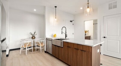 600 Broadway-Unit -609 in Everett, MA - Building Photo - Building Photo