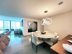 68 SE 6th St in Miami, FL - Building Photo - Building Photo