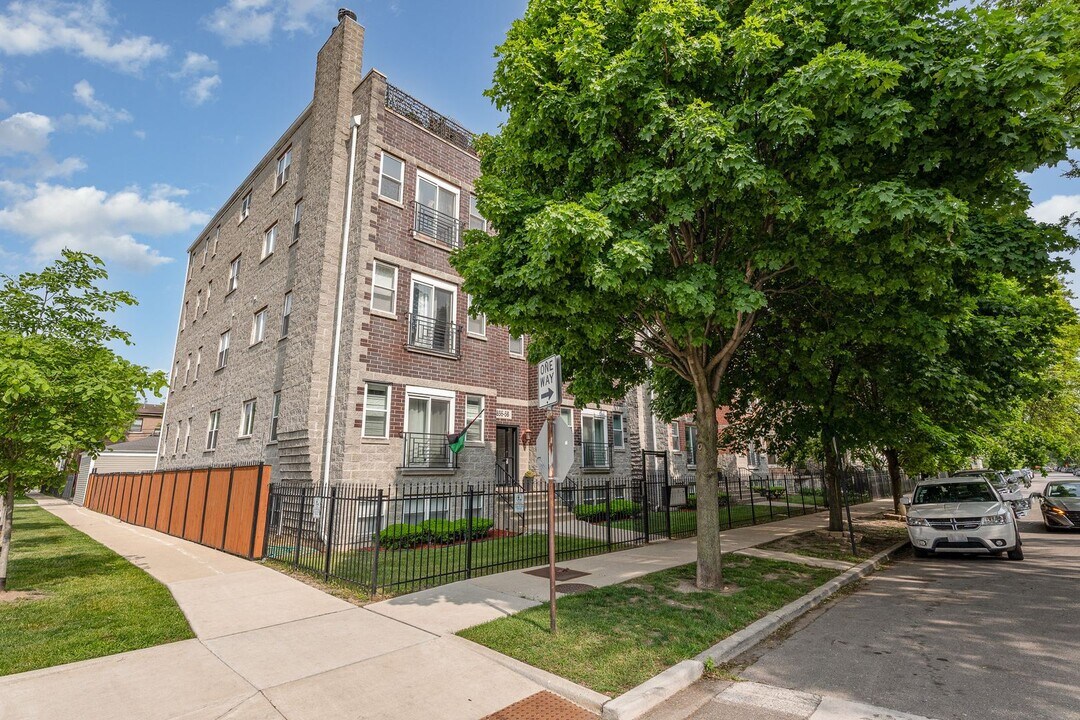 4850 S Champlain Ave in Chicago, IL - Building Photo