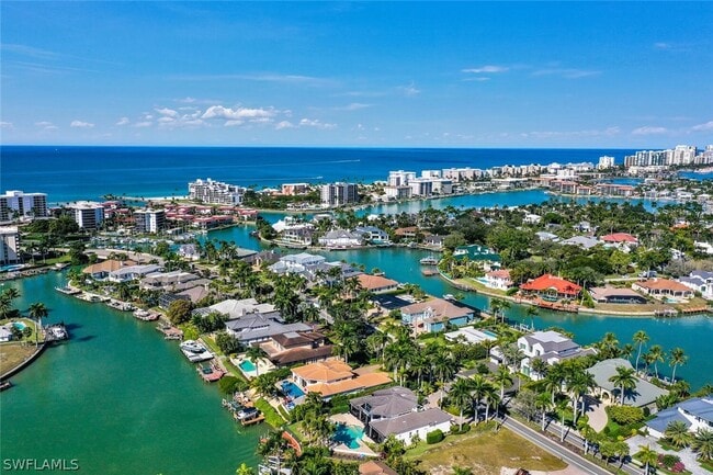 367 Mooring Line Dr in Naples, FL - Building Photo - Building Photo