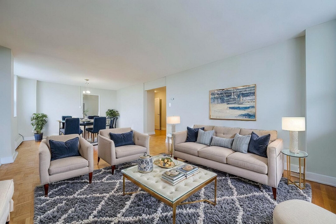 Queen Margaret II in Kitchener, ON - Building Photo