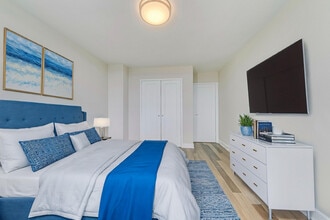 Park Terrace I in Oakville, ON - Building Photo - Building Photo