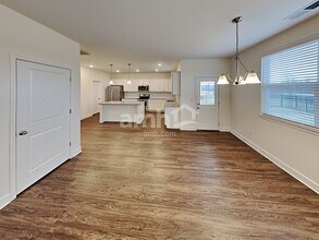 4261 Longfellow Dr in Nashville, TN - Foto de edificio - Building Photo