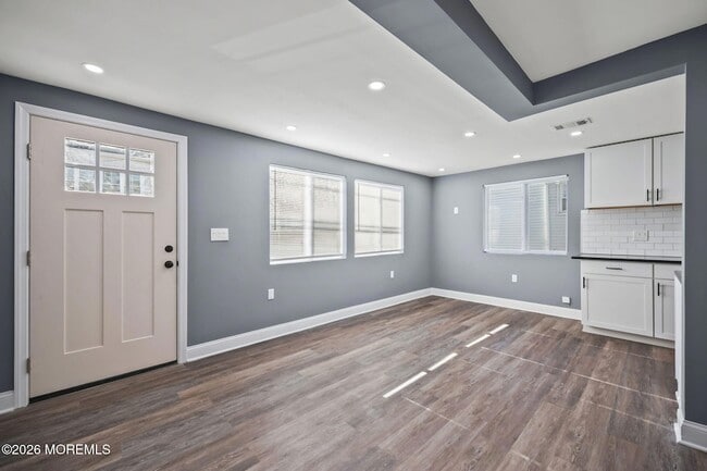 143 Center Ave in Keansburg, NJ - Foto de edificio - Building Photo