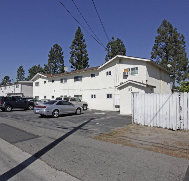 12581 Kensington Lane in Garden Grove, CA - Foto de edificio - Building Photo