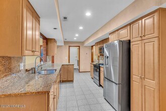 9 Cherry Hill Ln in Englishtown, NJ - Building Photo - Building Photo