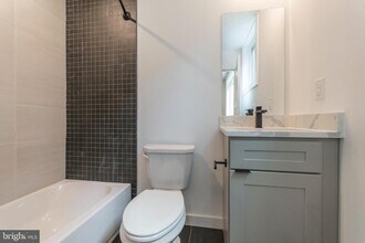 437 N 35th St in Philadelphia, PA - Building Photo - Building Photo