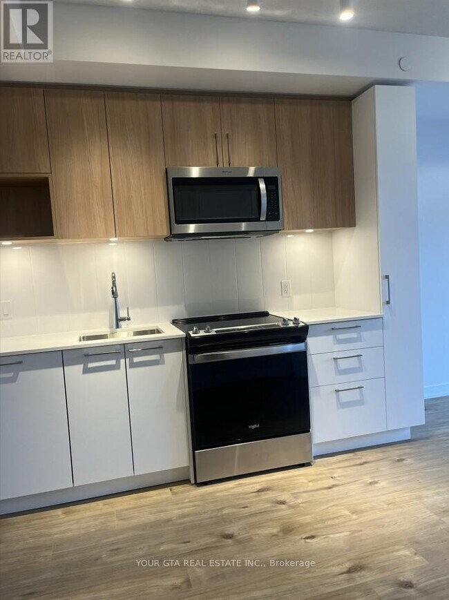 500 Plains Rd E in Burlington, ON - Building Photo - Building Photo