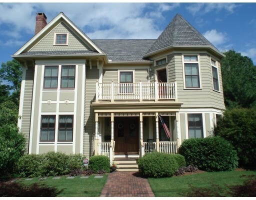 property at 176 Waltham St