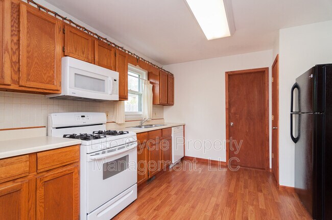 735 Emerald Ave NE in Grand Rapids, MI - Building Photo - Building Photo