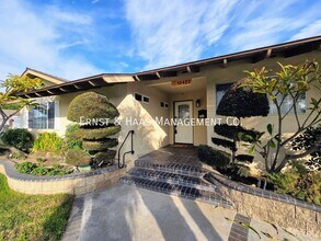 10422 S Oakhaven Dr in Stanton, CA - Building Photo - Building Photo
