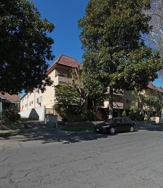 281 W Tujunga Ave in Burbank, CA - Foto de edificio - Building Photo