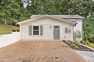 1829 E Haley's Creek Rd in Centerville, TN - Building Photo - Building Photo