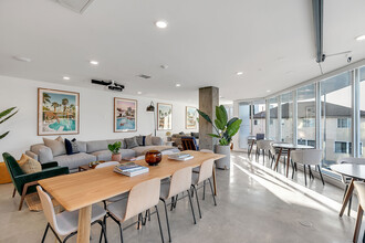 Solaire Oxford in Los Angeles, CA - Building Photo - Building Photo