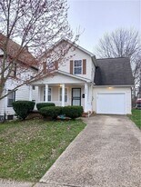 236 S Bruce St, Unit Apt 303 in Youngstown, OH - Building Photo