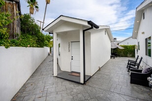 13313 Wixom St in North Hollywood, CA - Building Photo