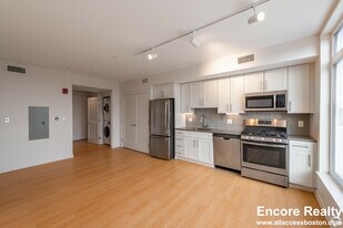 77 New St in Cambridge, MA - Building Photo