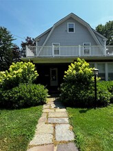 160 W Neck Rd in Huntington, NY - Foto de edificio - Building Photo