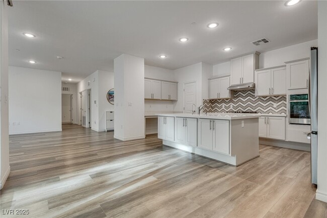 property at 2555 Hampton Rd