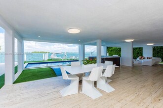 891 N Venetian Dr in Miami Beach, FL - Foto de edificio - Building Photo