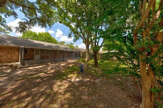 7115 Drowsy Pine Dr in Houston, TX - Building Photo - Building Photo