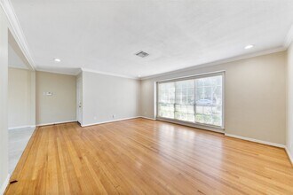 5422 Schumacher Ln in Houston, TX - Building Photo - Building Photo