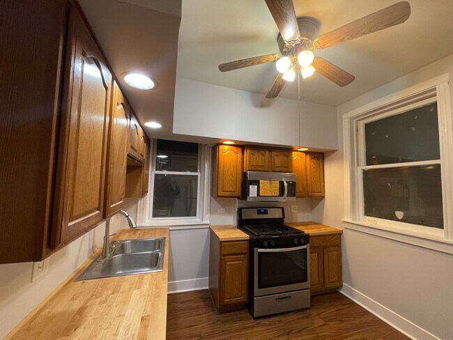 1721 W 65th St in Chicago, IL - Foto de edificio - Building Photo