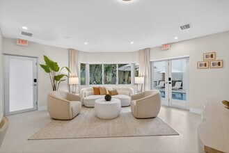 8111 Harding Ave, Unit SI ID1497743P in Miami Beach, FL - Building Photo - Building Photo