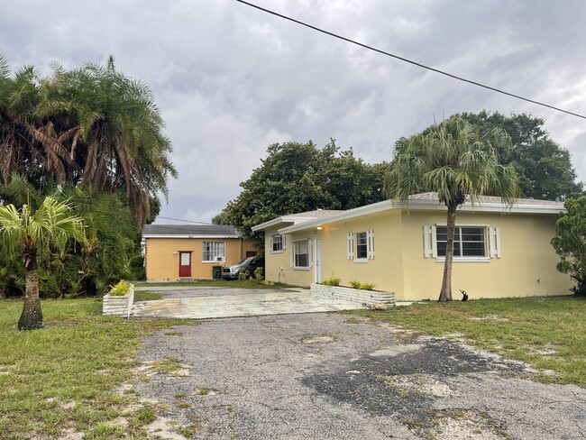 1701 Sunrise Blvd in Fort Pierce, FL - Building Photo - Building Photo