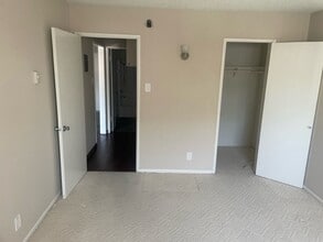 124 in Los Angeles, CA - Building Photo - Interior Photo
