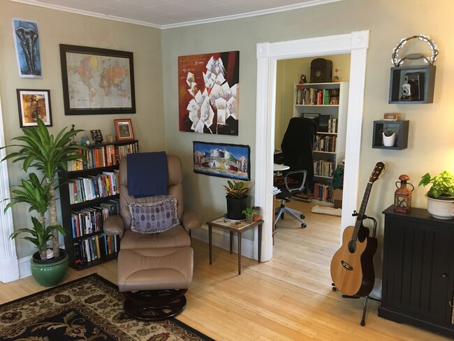 95 Rose St, Unit Upstairs (#2)