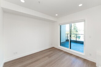 809 Arncote Ave in Victoria, BC - Building Photo - Building Photo