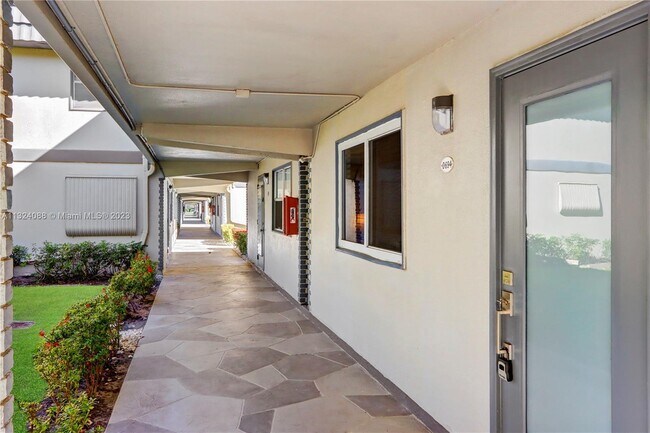 694 Brittany Park in Delray Beach, FL - Building Photo - Building Photo