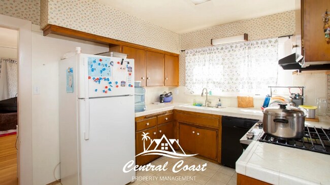 0 E Cook St in Santa Maria, CA - Foto de edificio - Building Photo