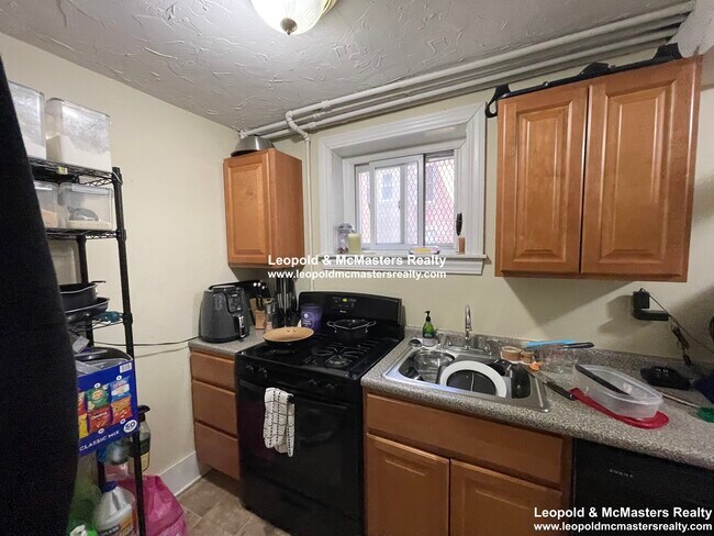 40 Gardner St, Unit A in Boston, MA - Building Photo - Building Photo