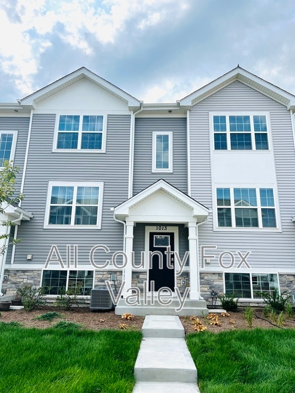 property at 1063 Briar Gln Ct