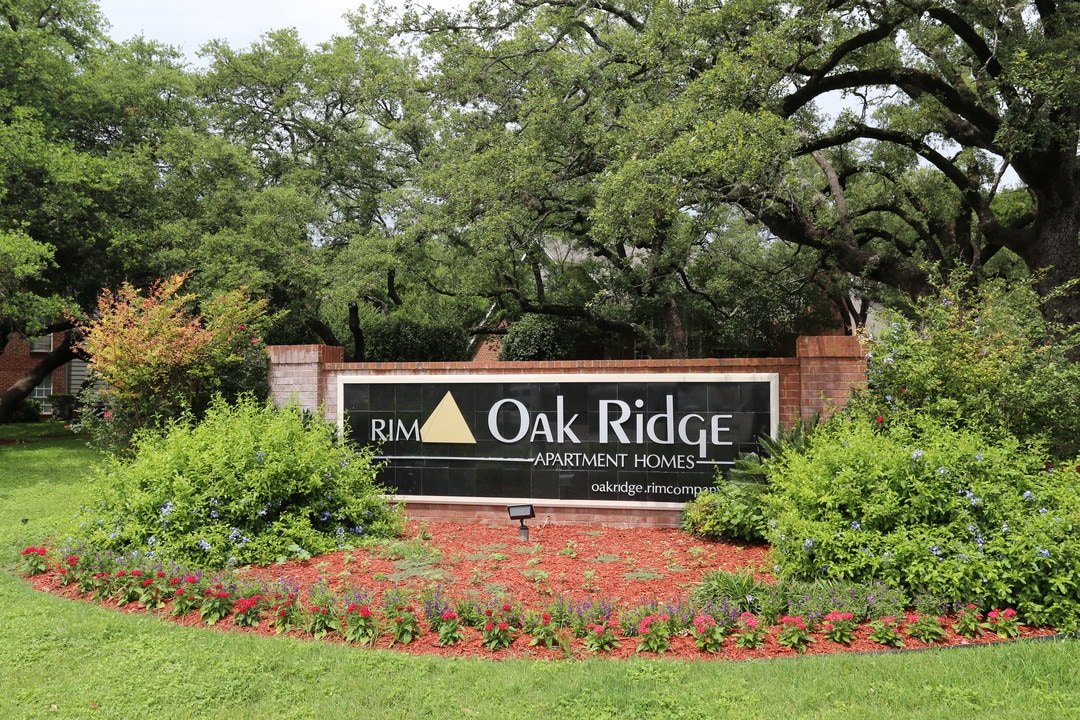 OakRidge Apartment Homes in San Antonio, TX - Building Photo