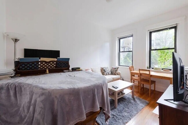 property at 39 Glenville Ave