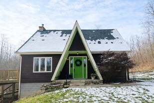 844 Mount Kimberly Rd in Grafton, WV - Building Photo