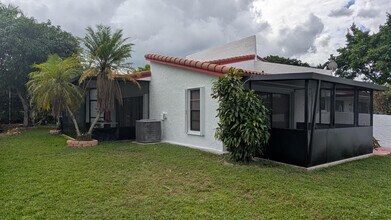 3635 NW 82nd Ave in Sunrise, FL - Building Photo - Building Photo